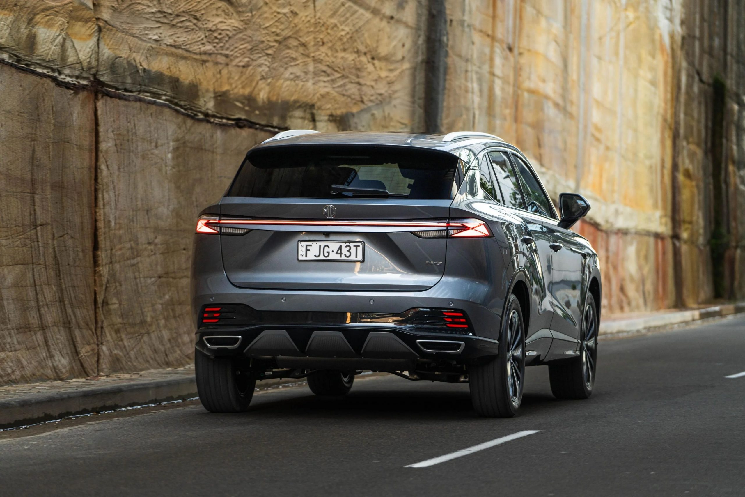 Đuôi xe MG HS PHEV